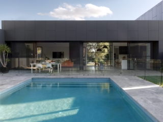 Macmasters Beach Courtyard House | Design: Matt Thitchener Architect | Image: Luke Butterly | Builtworks.com.au