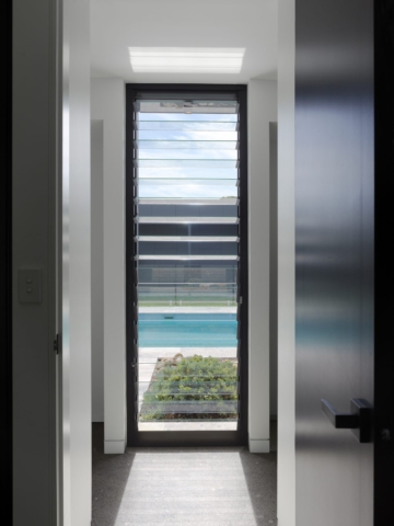 Macmasters Beach Courtyard House | Design: Matt Thitchener Architect | Image: Luke Butterly | Builtworks.com.au