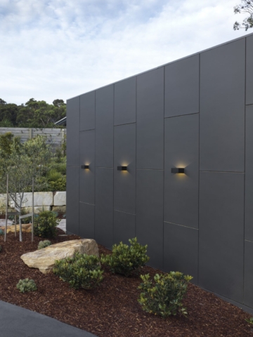 Macmasters Beach Courtyard House | Design: Matt Thitchener Architect | Image: Luke Butterly | Builtworks.com.au