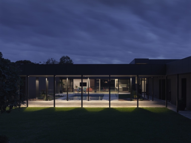 Macmasters Beach Courtyard House | Design: Matt Thitchener Architect | Image: Luke Butterly | Builtworks.com.au