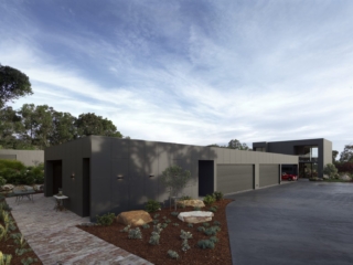Macmasters Beach Courtyard House | Design: Matt Thitchener Architect | Image: Luke Butterly | Builtworks.com.au