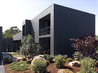 Macmasters Beach Courtyard House | Design: Matt Thitchener Architect | Image: Luke Butterly | Builtworks.com.au