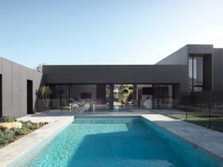 Macmasters Beach Courtyard House | Design: Matt Thitchener Architect | Image: Luke Butterly | Builtworks.com.au