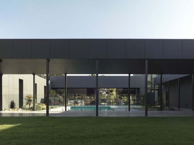 Macmasters Beach Courtyard House | Design: Matt Thitchener Architect | Image: Luke Butterly | Builtworks.com.au