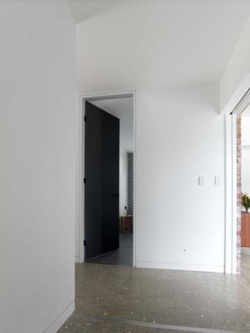 Macmasters Beach Courtyard House | Design: Matt Thitchener Architect | Image: Luke Butterly | Builtworks.com.au