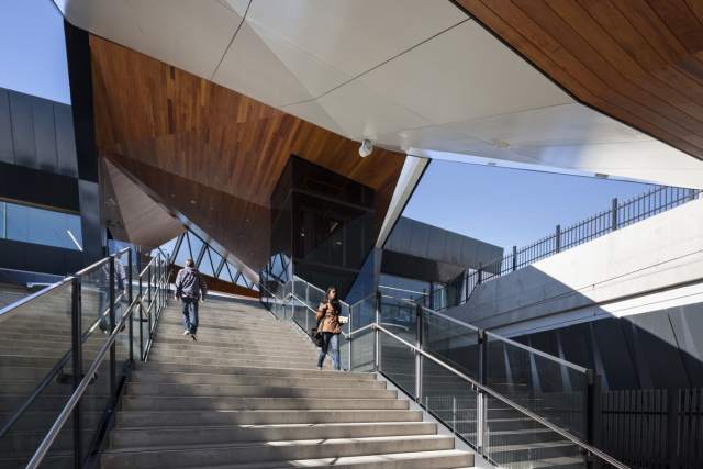 South Morang Rail Extension | Design: Cox Architecture | Image: Dianna Snape | Builtworks.com.au