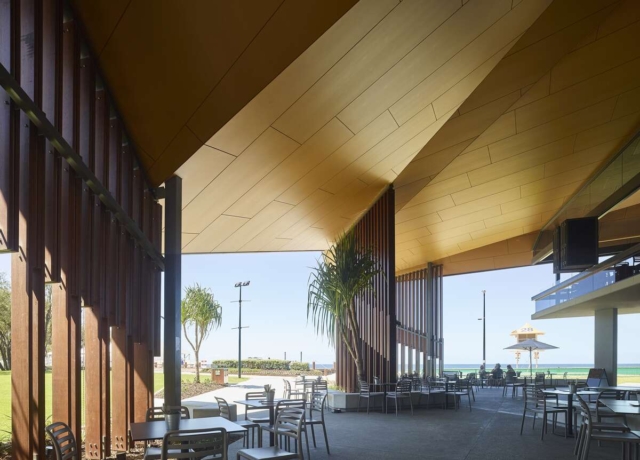 Kurrawa Surf Life Saving Club | Design: Arkhefield | Image: Scott Burrows Kurrawa Surf Life Saving Club | Design: Arkhefield | Image: Scott Burrows | Builtworks.com.au