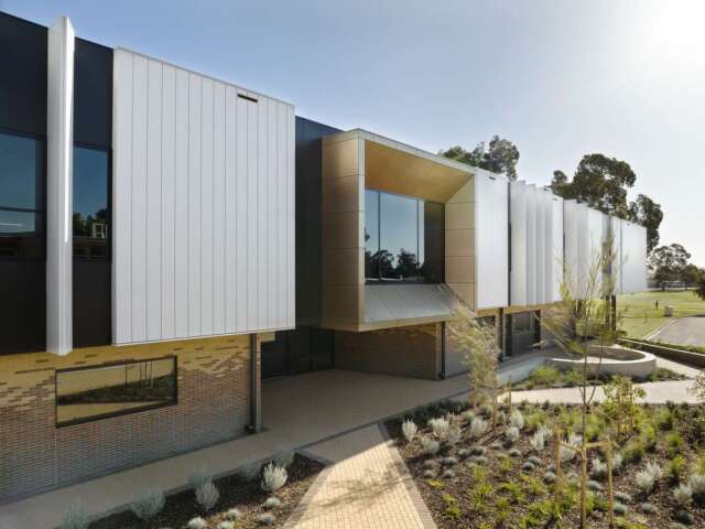 Murray Bridge High School | Design: Cox Architecture | Image: Tom Roschi | Builtworks.com.au