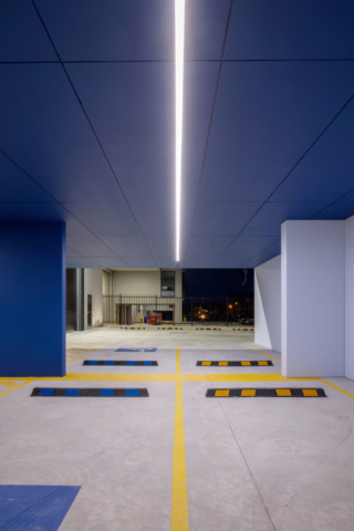 Big Blue | Design: Fuse Architecture | Image: Sara Vita | Builtworks.com.au