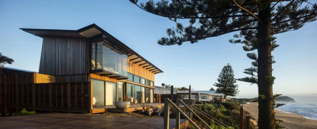 Wamberal Beach House | Design: Design King Company | Image: Brett Boardman | Builtworks.com.au
