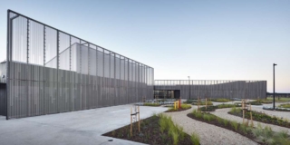 AGT Southern Crop Breeding Centre | Design: Ashley Halliday Architects | Image: Sam Noonan | Builtworks.com.au