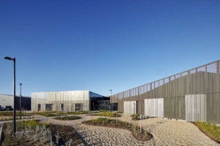 AGT Southern Crop Breeding Centre | Design: Ashley Halliday Architects | Image: Sam Noonan | Builtworks.com.au